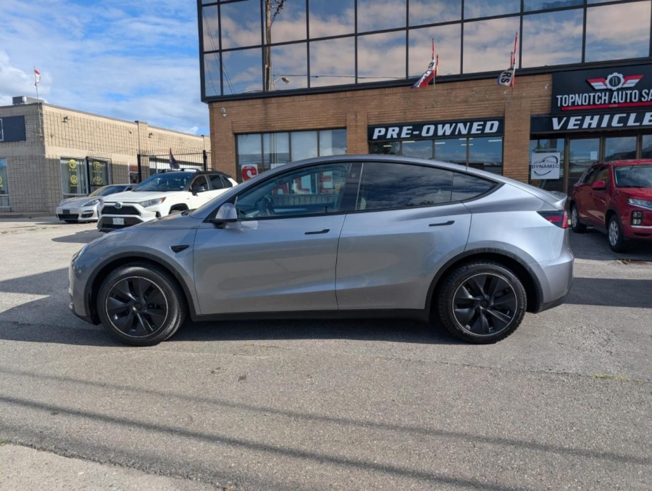 2024 Tesla Model Y LONG RANGE - Photo #2