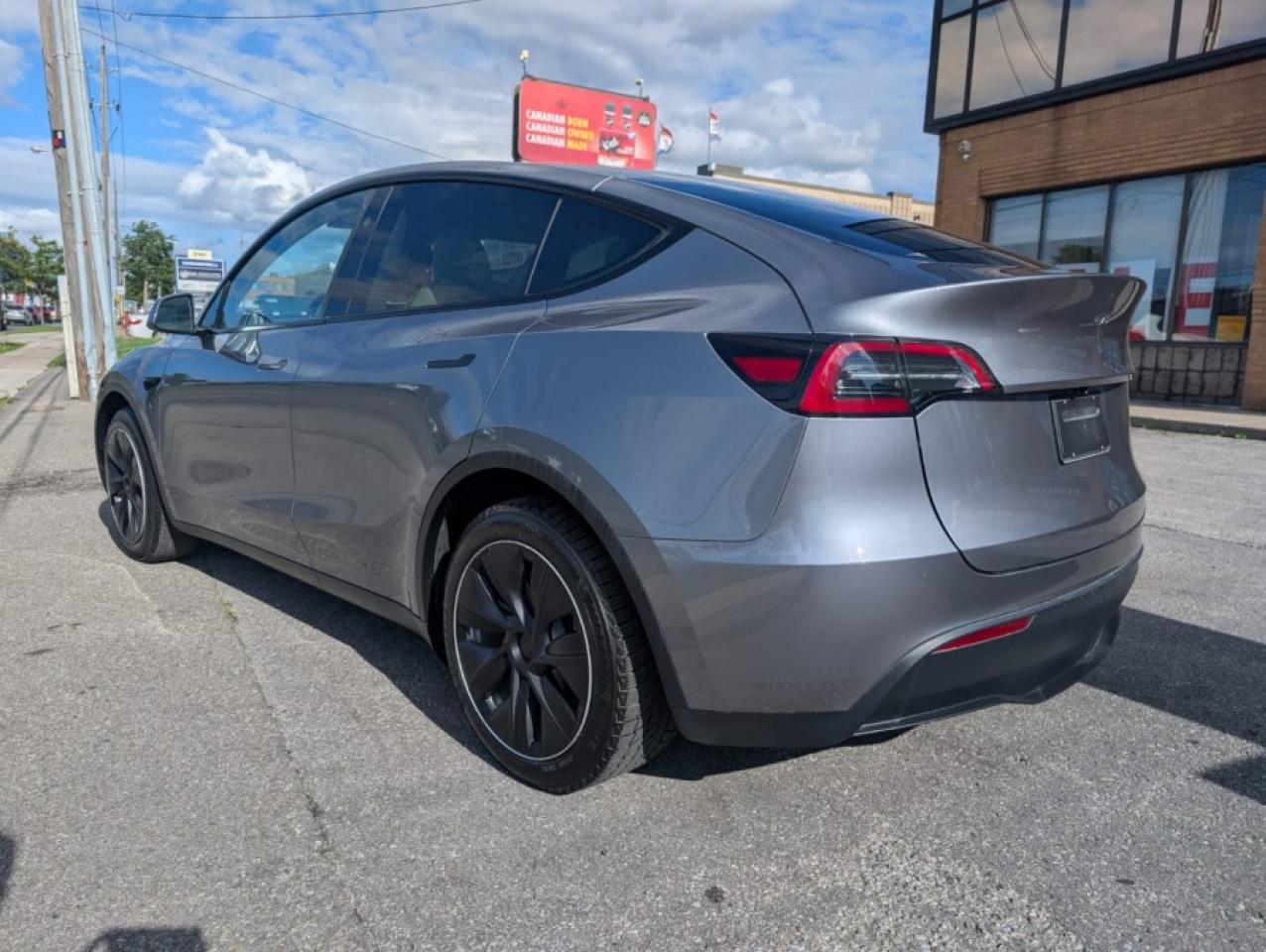 2024 Tesla Model Y LONG RANGE - Photo #3