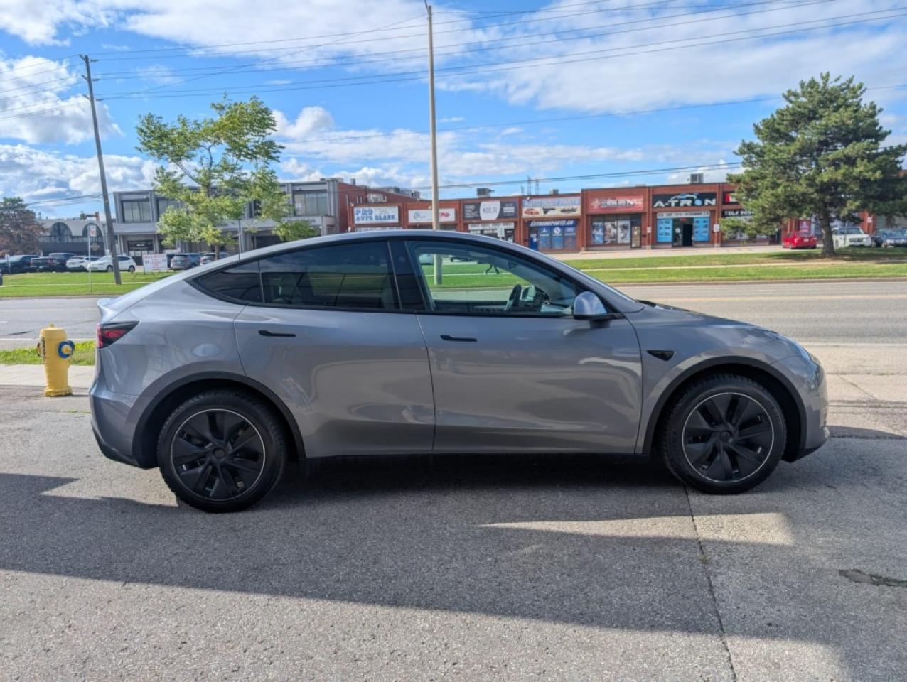 2024 Tesla Model Y LONG RANGE - Photo #6