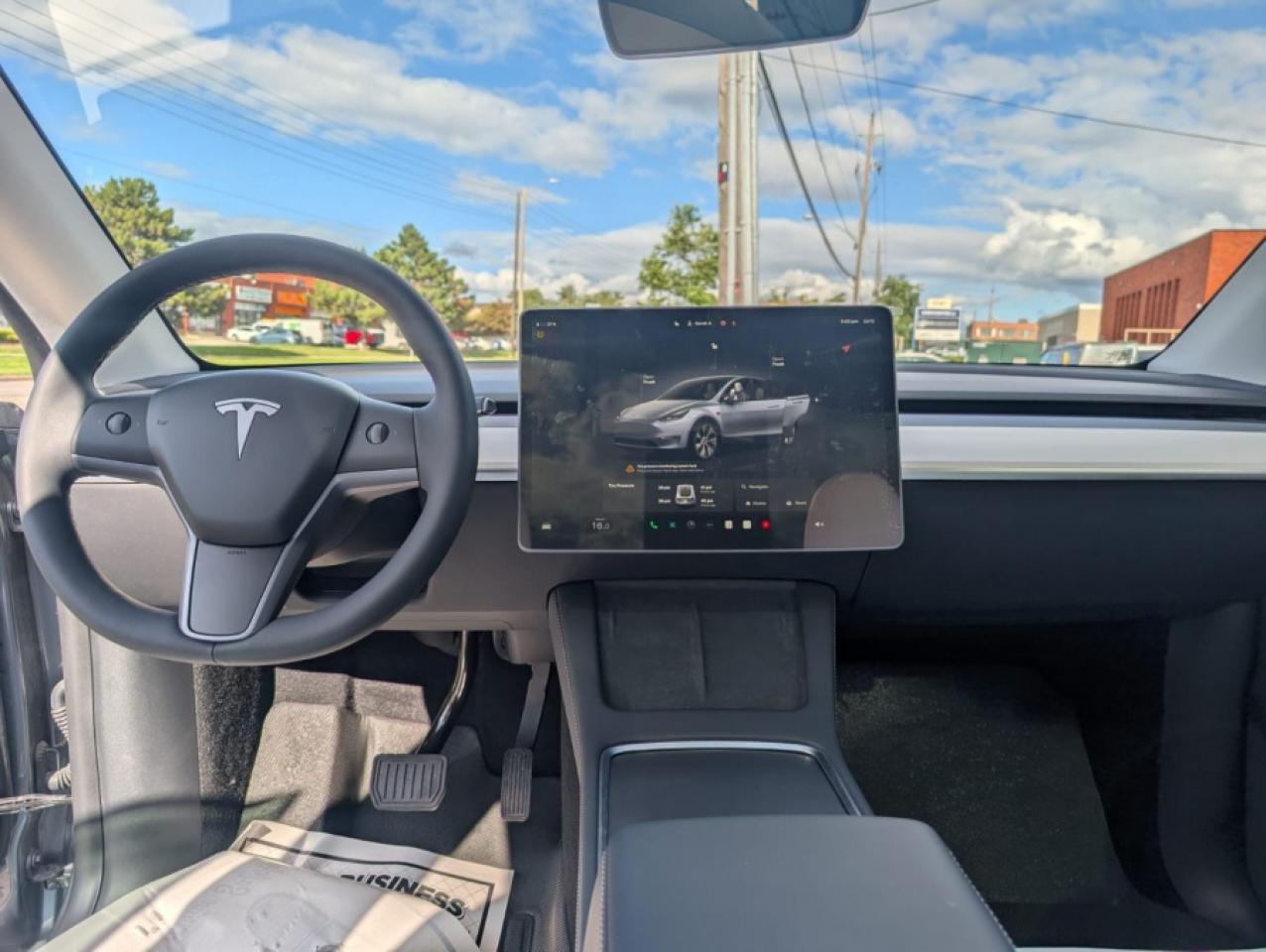 2024 Tesla Model Y LONG RANGE - Photo #11