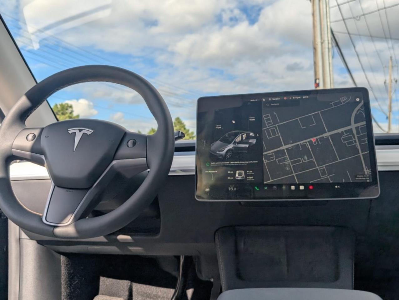 2024 Tesla Model Y LONG RANGE - Photo #13