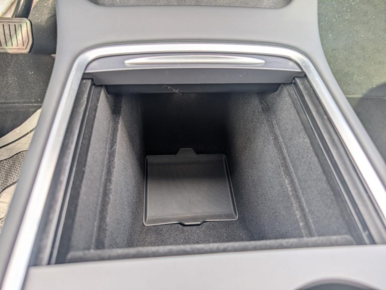 2024 Tesla Model Y LONG RANGE - Photo #16