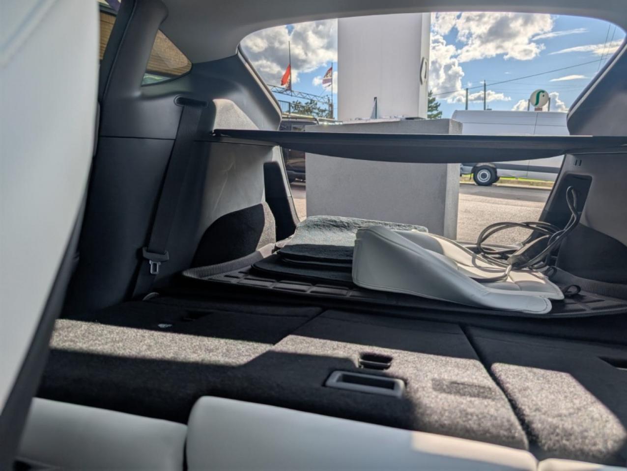 2024 Tesla Model Y LONG RANGE - Photo #18