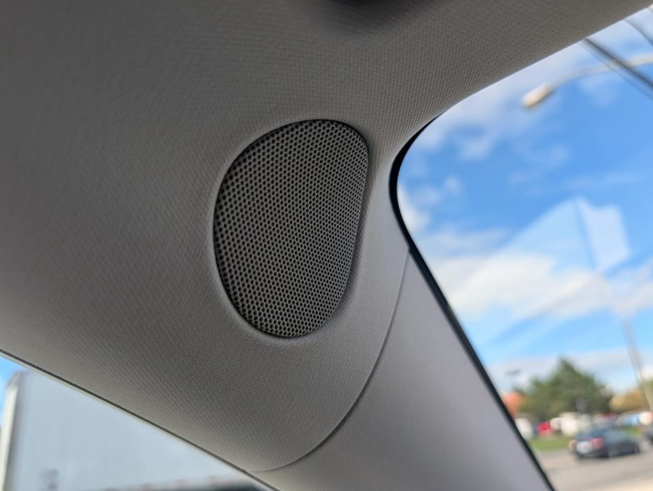 2024 Tesla Model Y LONG RANGE - Photo #17
