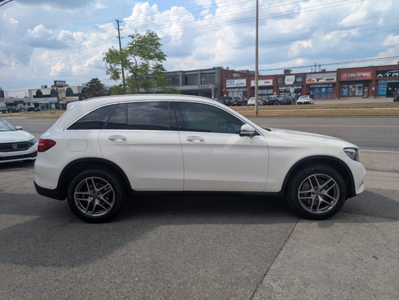 2019 Mercedes-Benz GLC GLC 300 4MATIC - Photo #2