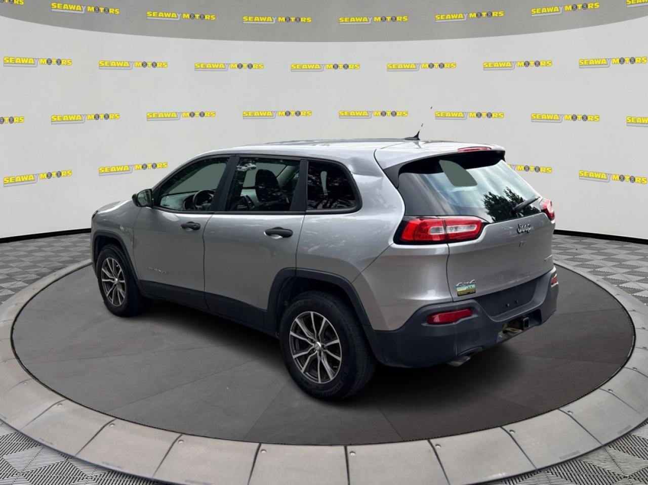 2014 Jeep Cherokee Sport - Photo #5