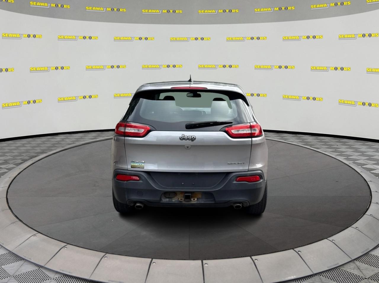 2014 Jeep Cherokee Sport - Photo #4