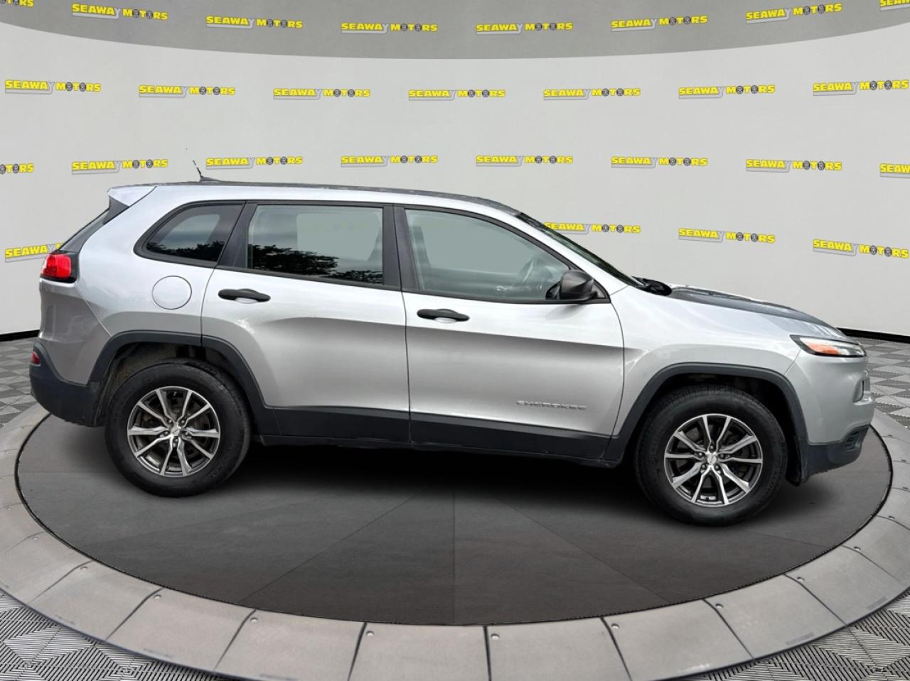 2014 Jeep Cherokee Sport - Photo #2