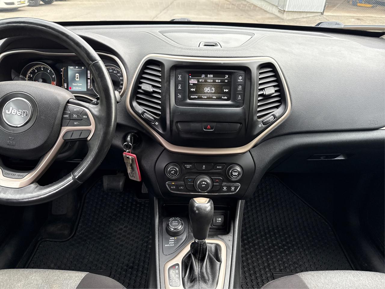 2014 Jeep Cherokee Sport - Photo #11