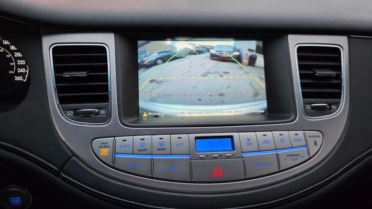 2010 Hyundai Genesis 4dr Sdn V8 w/Technology Pkg - Photo #14