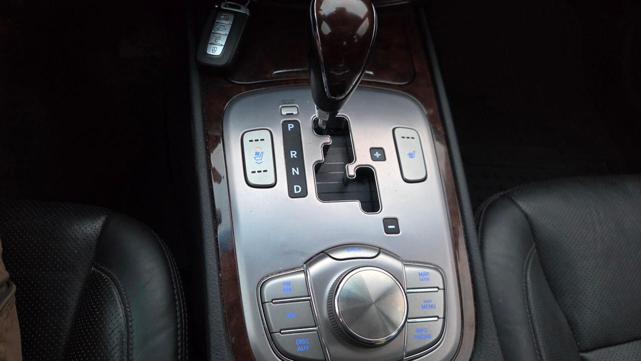 2010 Hyundai Genesis 4dr Sdn V8 w/Technology Pkg - Photo #15