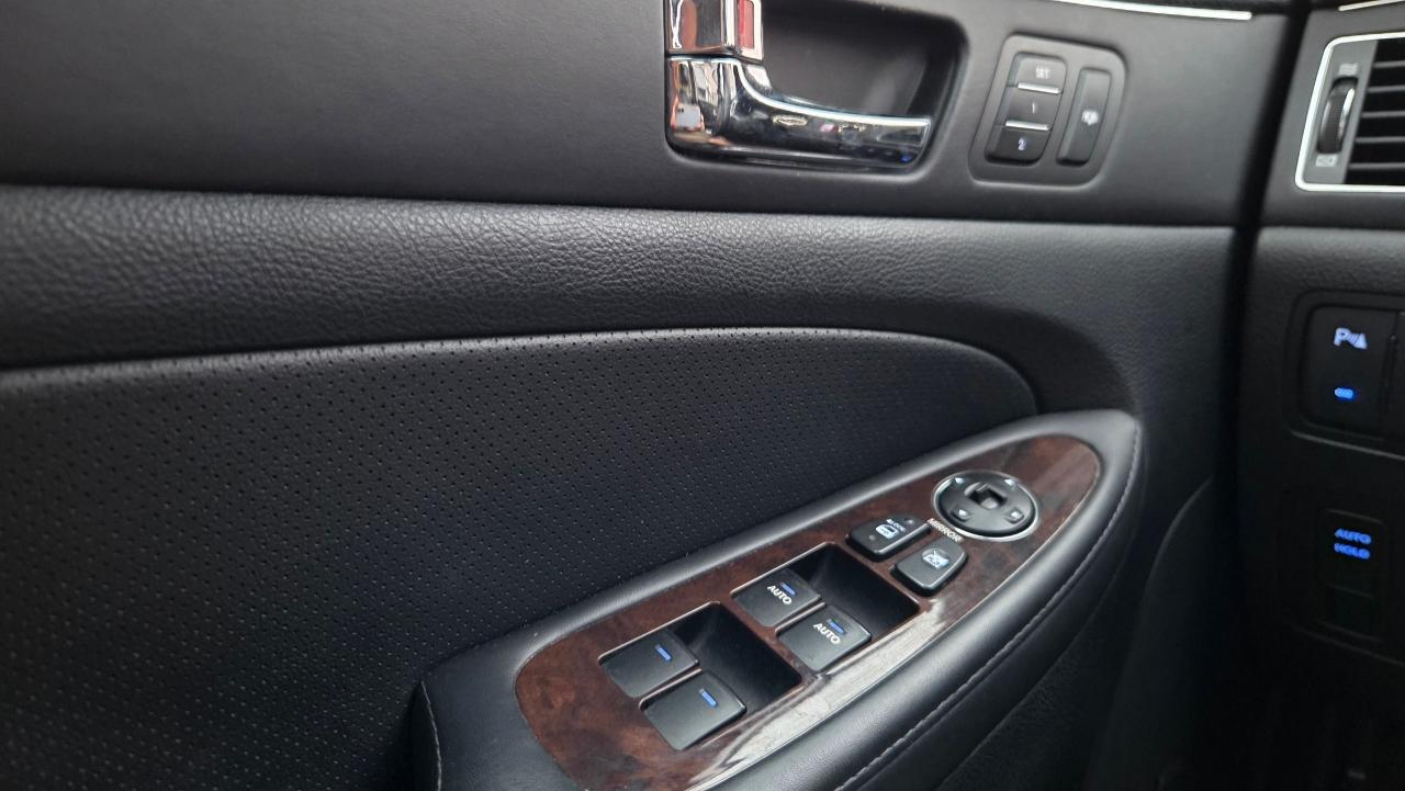2010 Hyundai Genesis 4dr Sdn V8 w/Technology Pkg - Photo #18