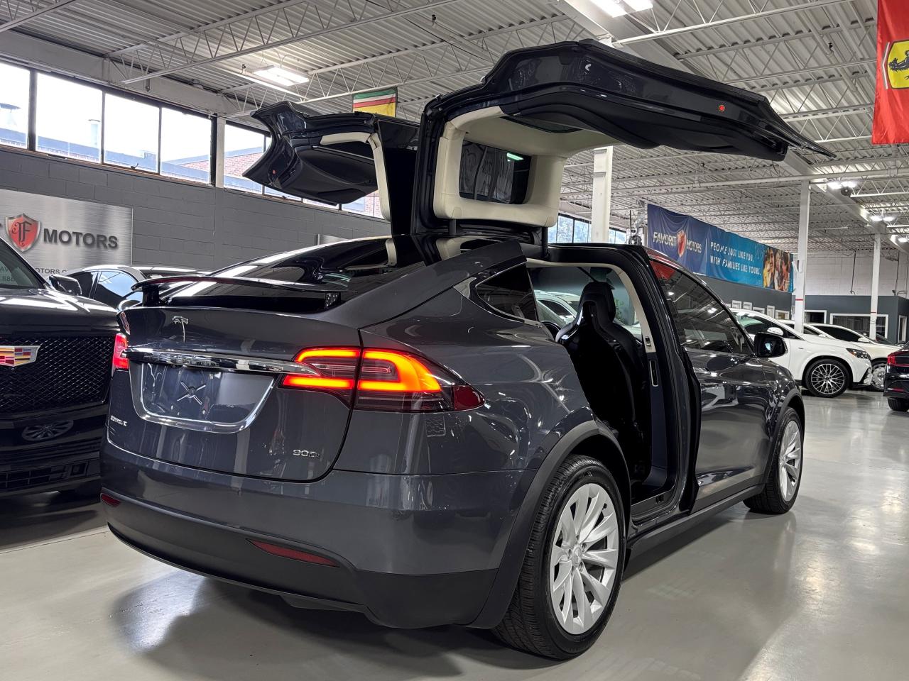 2016 Tesla Model X 90D|HIGHWAYAUTOPILOT|NAV|6PASSENGER|FALCONDOORS|++ - Photo #4