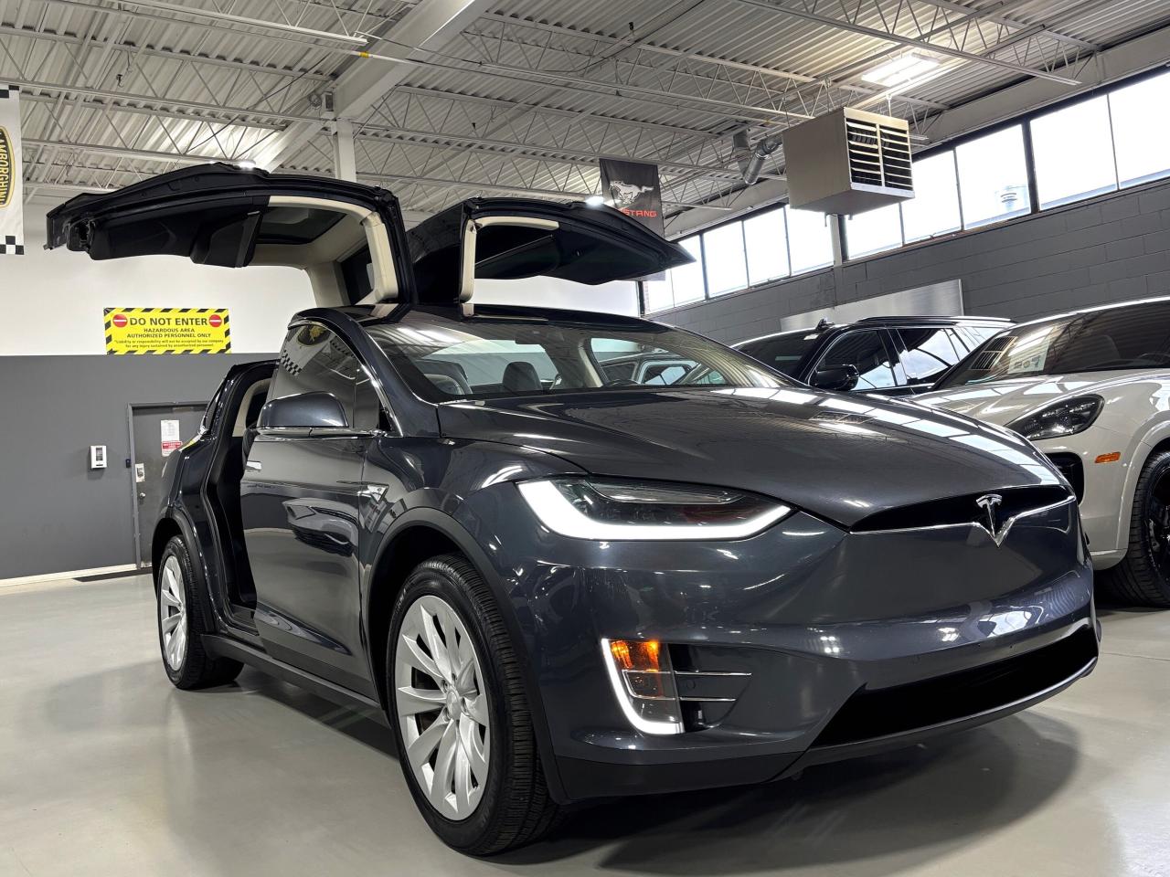 2016 Tesla Model X 90D|HIGHWAYAUTOPILOT|NAV|6PASSENGER|FALCONDOORS|++ - Photo #2