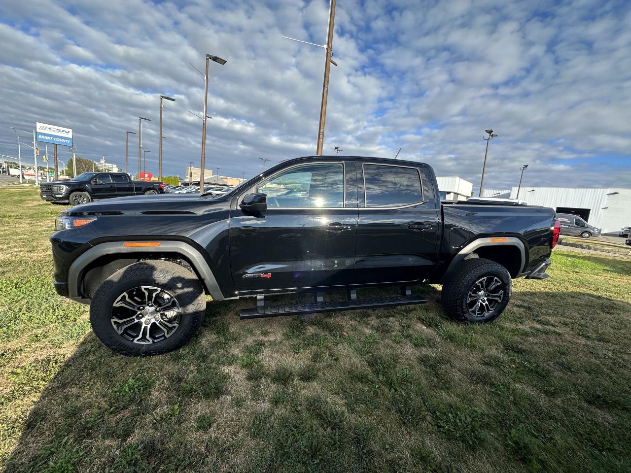 2025 GMC Canyon AT4 Photo2