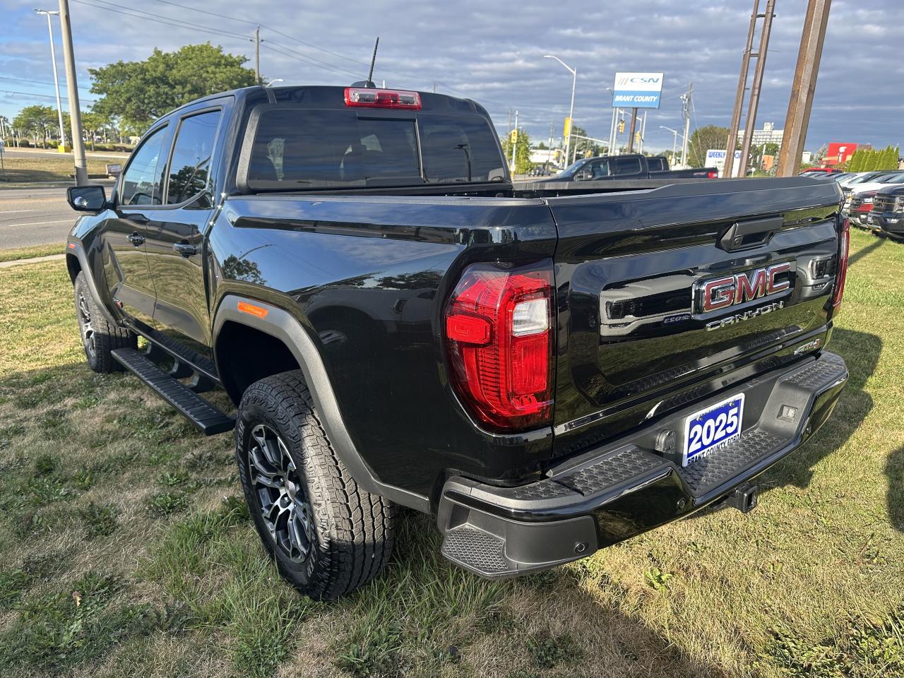 2025 GMC Canyon AT4 Photo4