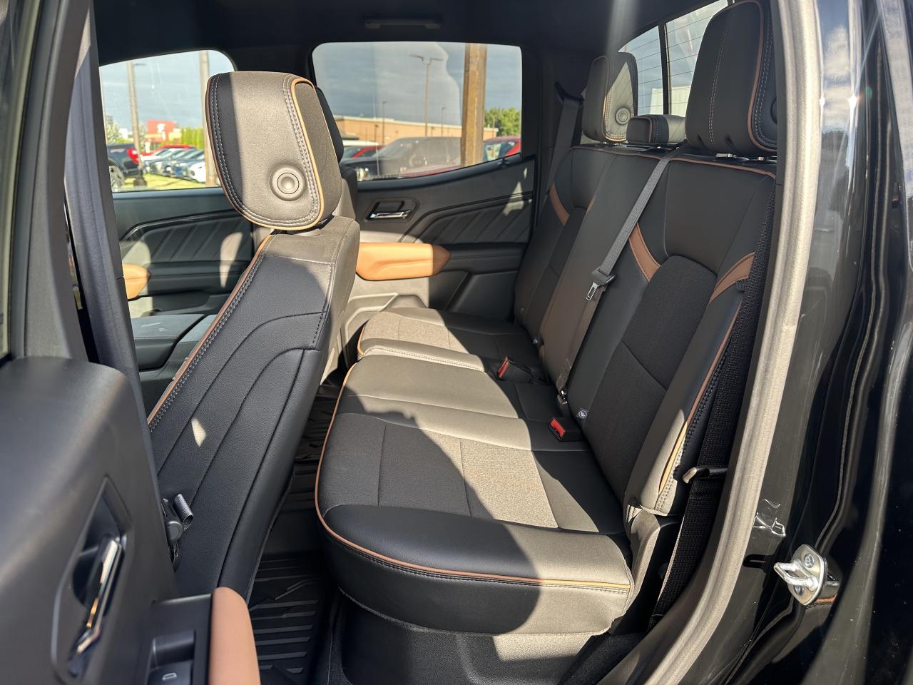 2025 GMC Canyon AT4 Photo