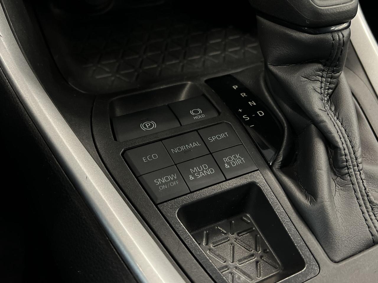 2023 Toyota RAV4 AWD | HEATED SEATS | CARPLAY | BLIND SPOT | A/C Photo