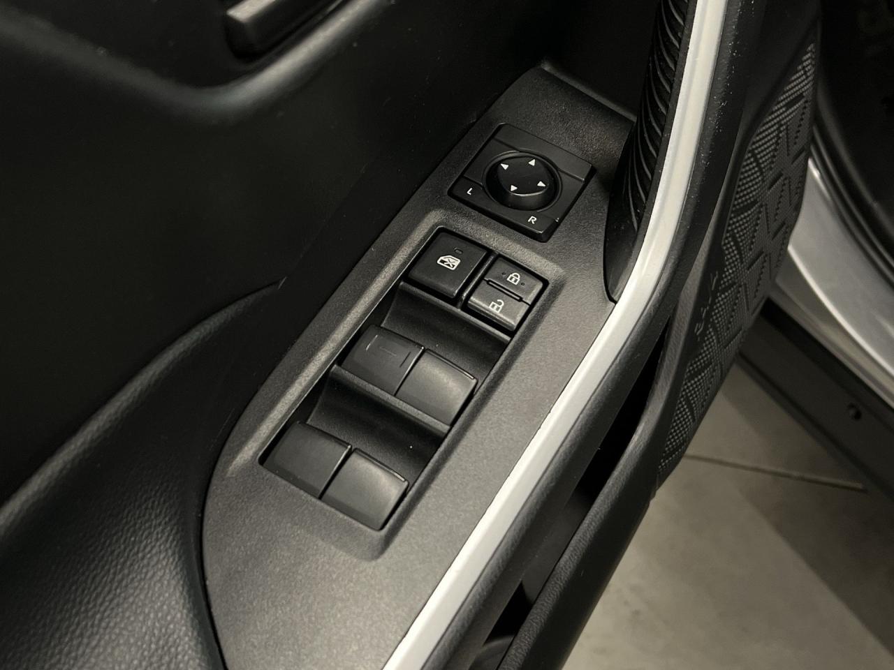 2023 Toyota RAV4 AWD | HEATED SEATS | CARPLAY | BLIND SPOT | A/C Photo