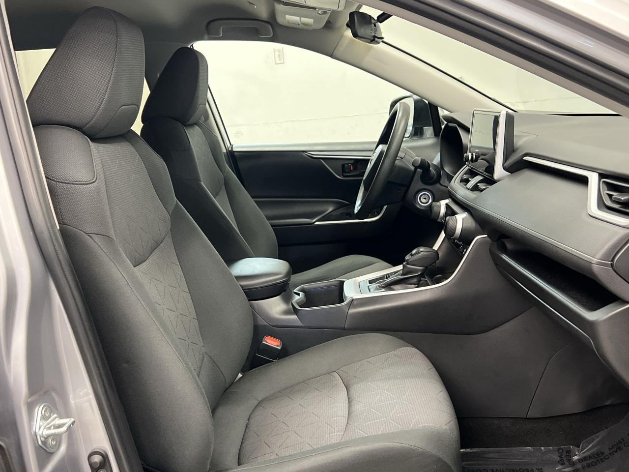 2023 Toyota RAV4 AWD | HEATED SEATS | CARPLAY | BLIND SPOT | A/C Photo