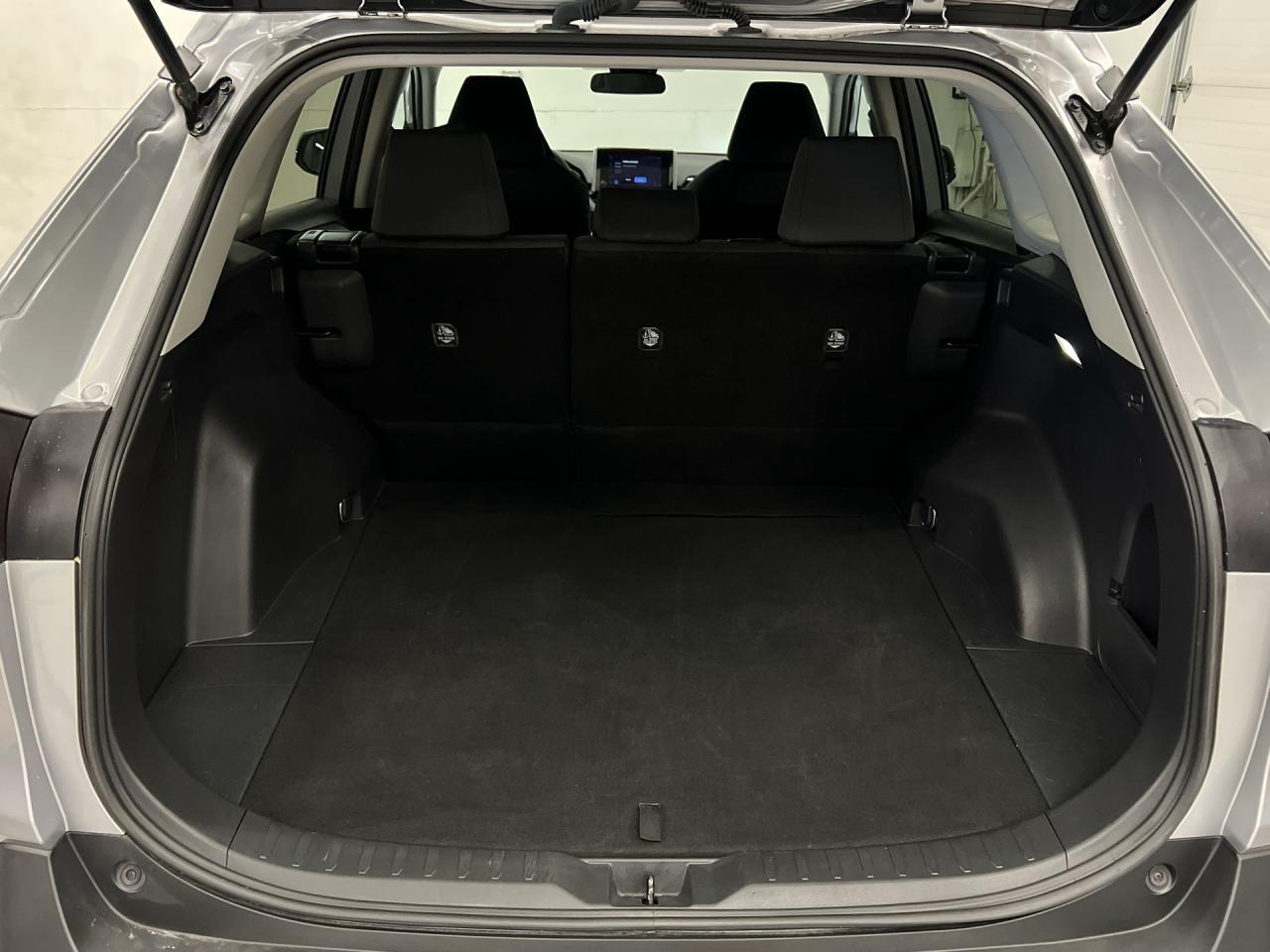 2023 Toyota RAV4 AWD | HEATED SEATS | CARPLAY | BLIND SPOT | A/C Photo