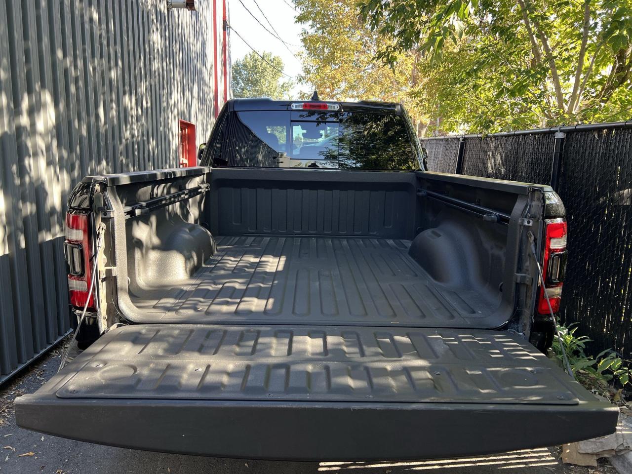 2020 RAM 1500 REBEL 4X4 | 5.7L HEMI V8 | HTD LEATHER | CARPLAY Photo