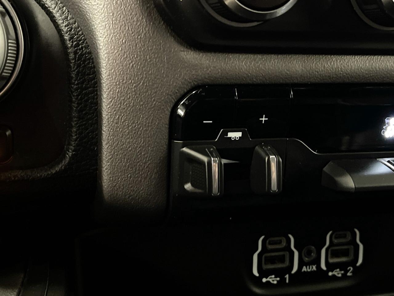 2020 RAM 1500 REBEL 4X4 | 5.7L HEMI V8 | HTD LEATHER | CARPLAY Photo