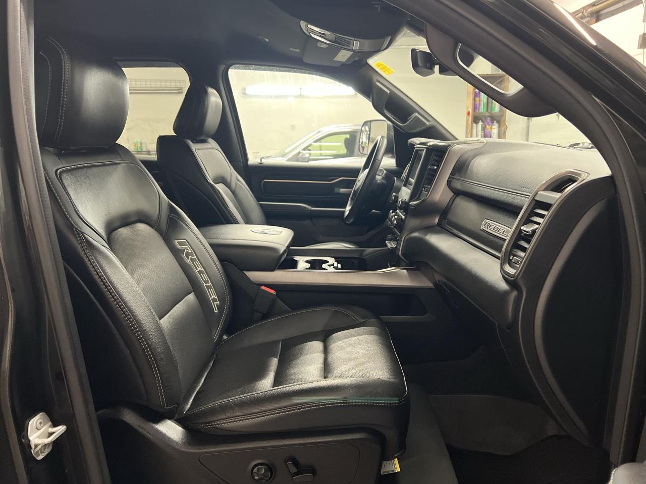 2020 RAM 1500 REBEL 4X4 | 5.7L HEMI V8 | HTD LEATHER | CARPLAY Photo