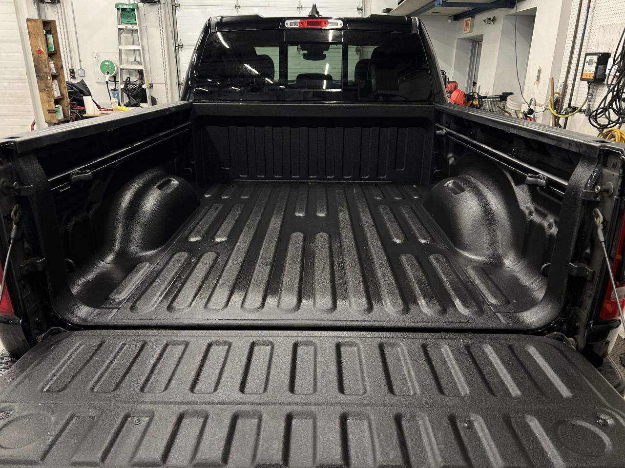 2020 RAM 1500 REBEL 4X4 | 5.7L HEMI V8 | HTD LEATHER | CARPLAY Photo