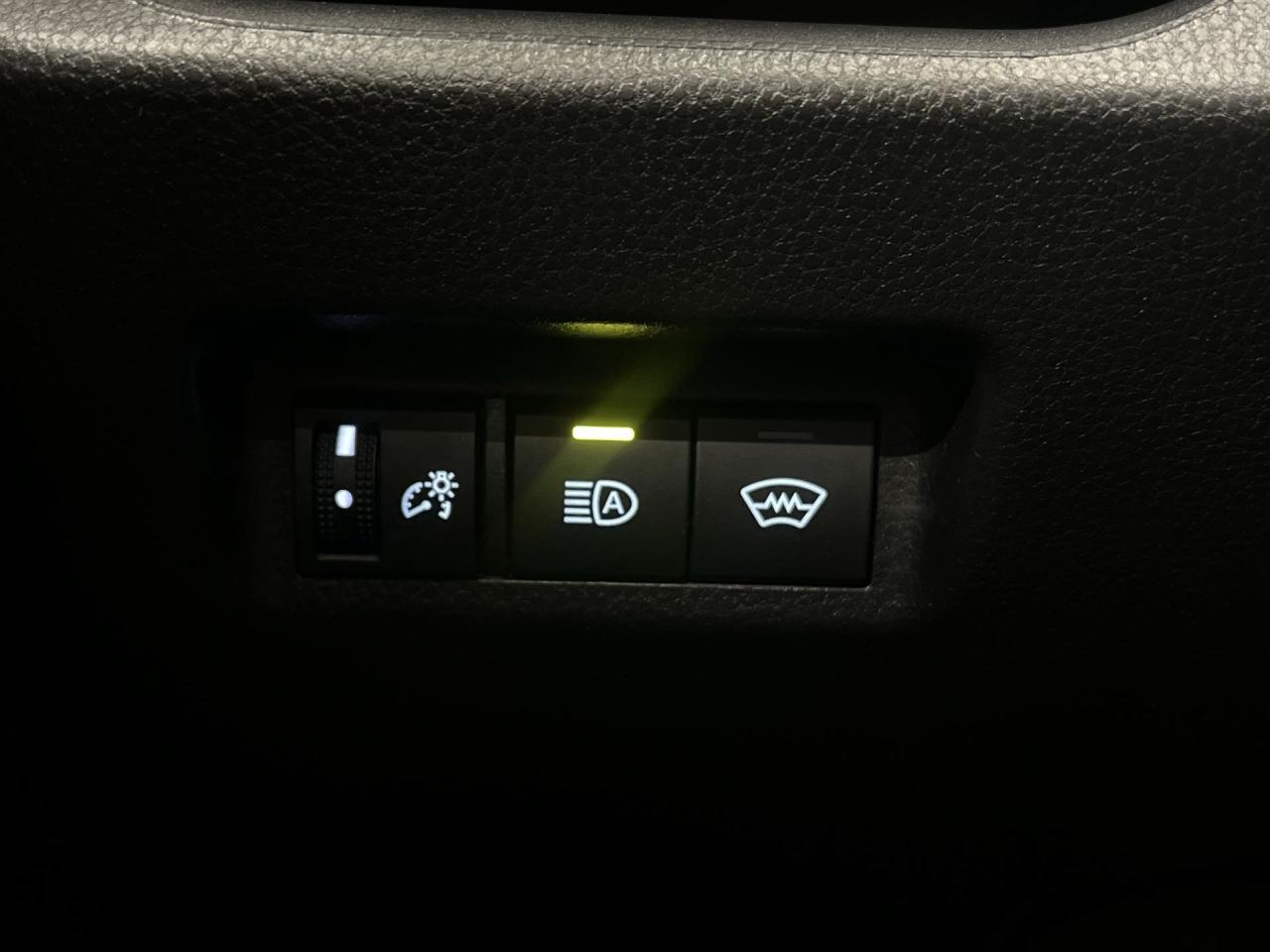 2023 Toyota RAV4 AWD | HEATED SEATS | CARPLAY | BLIND SPOT | A/C Photo