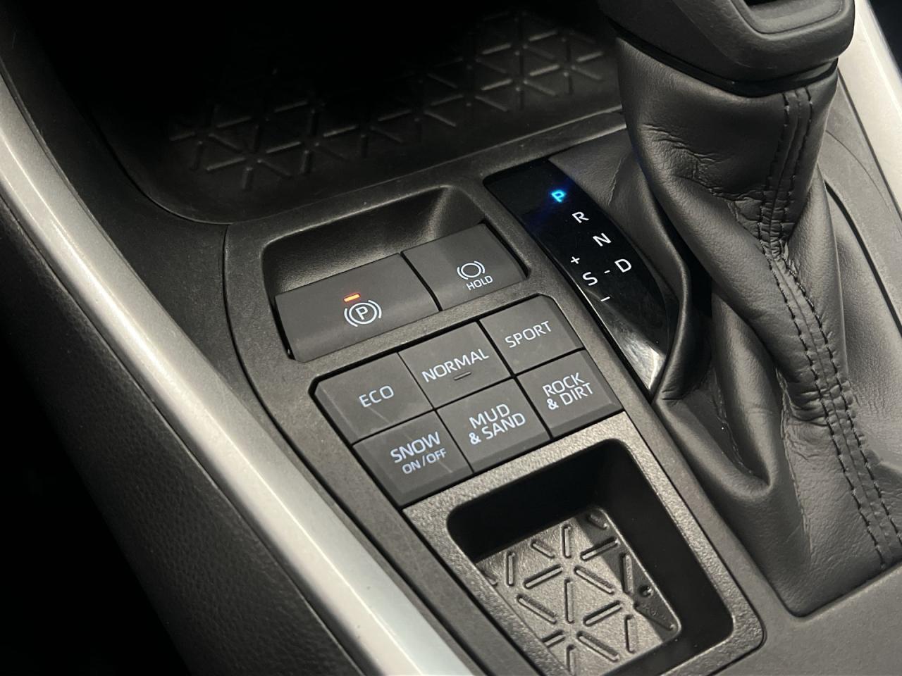 2023 Toyota RAV4 AWD | HEATED SEATS | CARPLAY | BLIND SPOT | A/C Photo