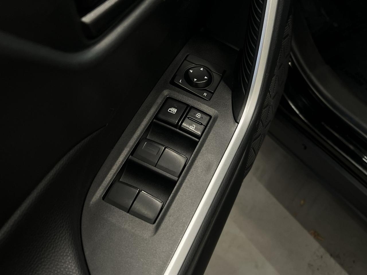 2023 Toyota RAV4 AWD | HEATED SEATS | CARPLAY | BLIND SPOT | A/C Photo
