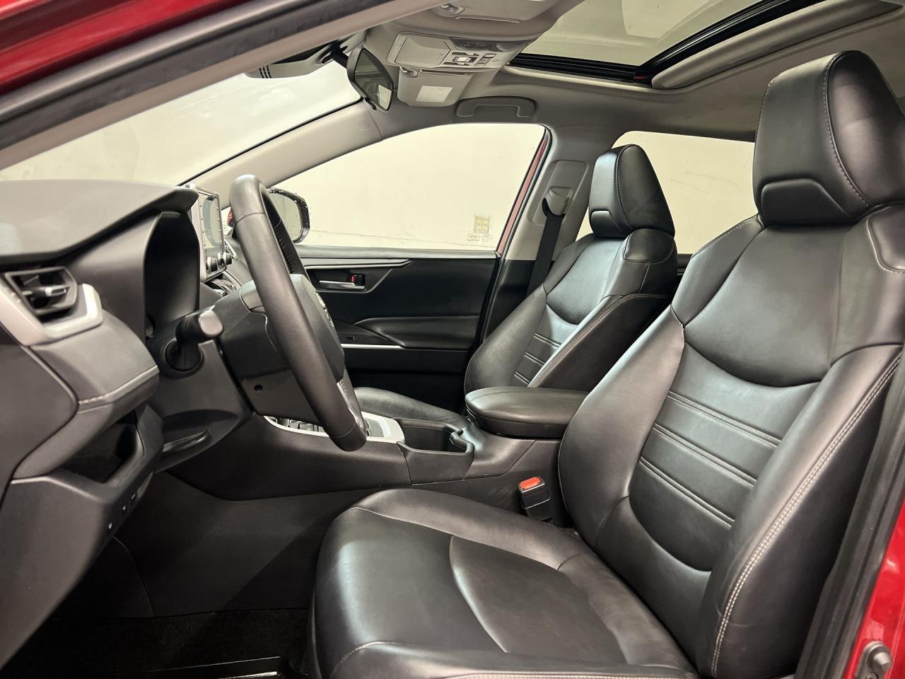 2022 Toyota RAV4 XLE PREMIUM AWD |HTD LEATHER |SUNROOF |19IN ALLOYS Photo