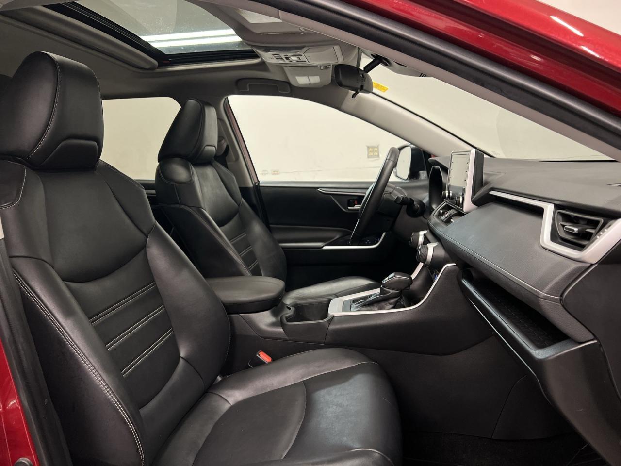 2022 Toyota RAV4 XLE PREMIUM AWD |HTD LEATHER |SUNROOF |19IN ALLOYS Photo