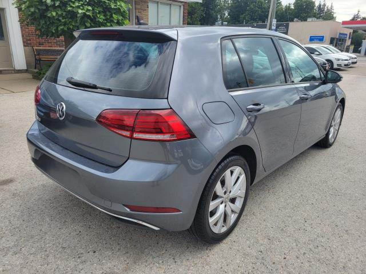 2021 Volkswagen Golf Highline Photo3
