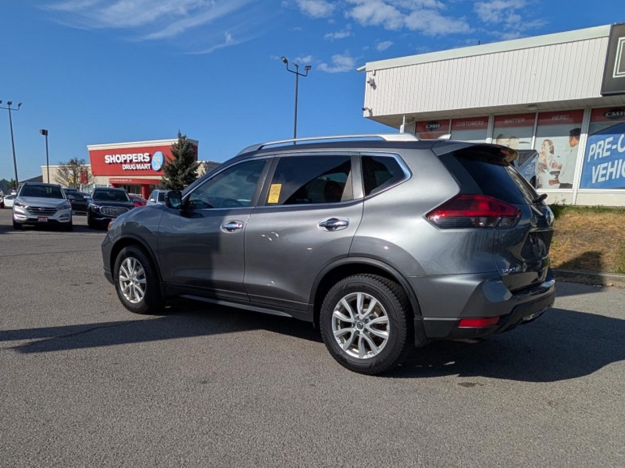 2020 Nissan Rogue S Special Edition  **APPLE CP - BLIND SPOT** Photo2