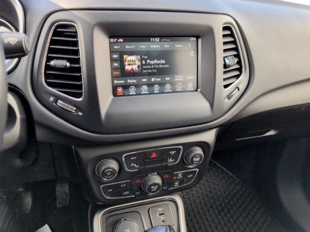 2021 Jeep Compass North  **VERY LOW MILEAGE** Photo