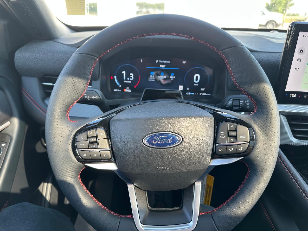 2025 Ford Explorer ST-LINE 4WD Photo5