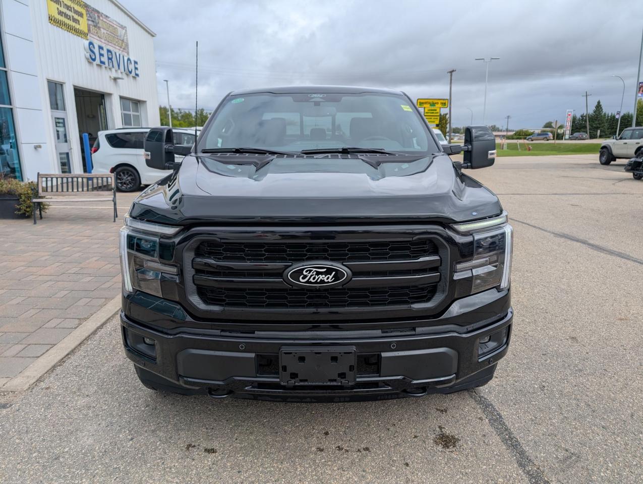 2025 Ford F-150 Lariat Photo2