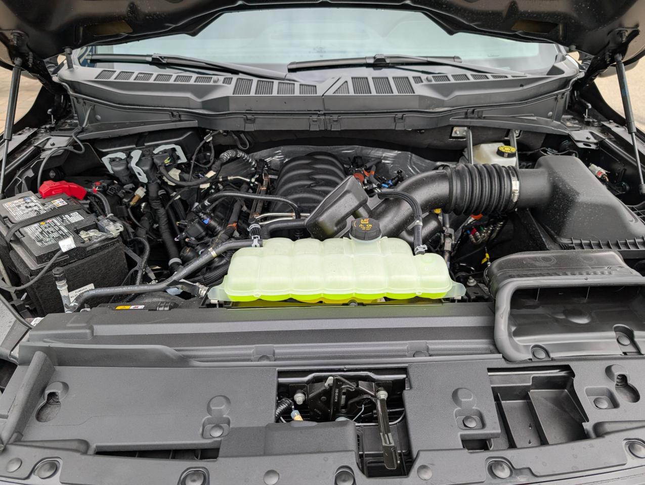 2025 Ford F-150 Lariat Photo5