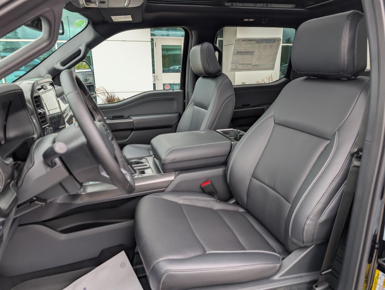 2025 Ford F-150 Lariat Photo5