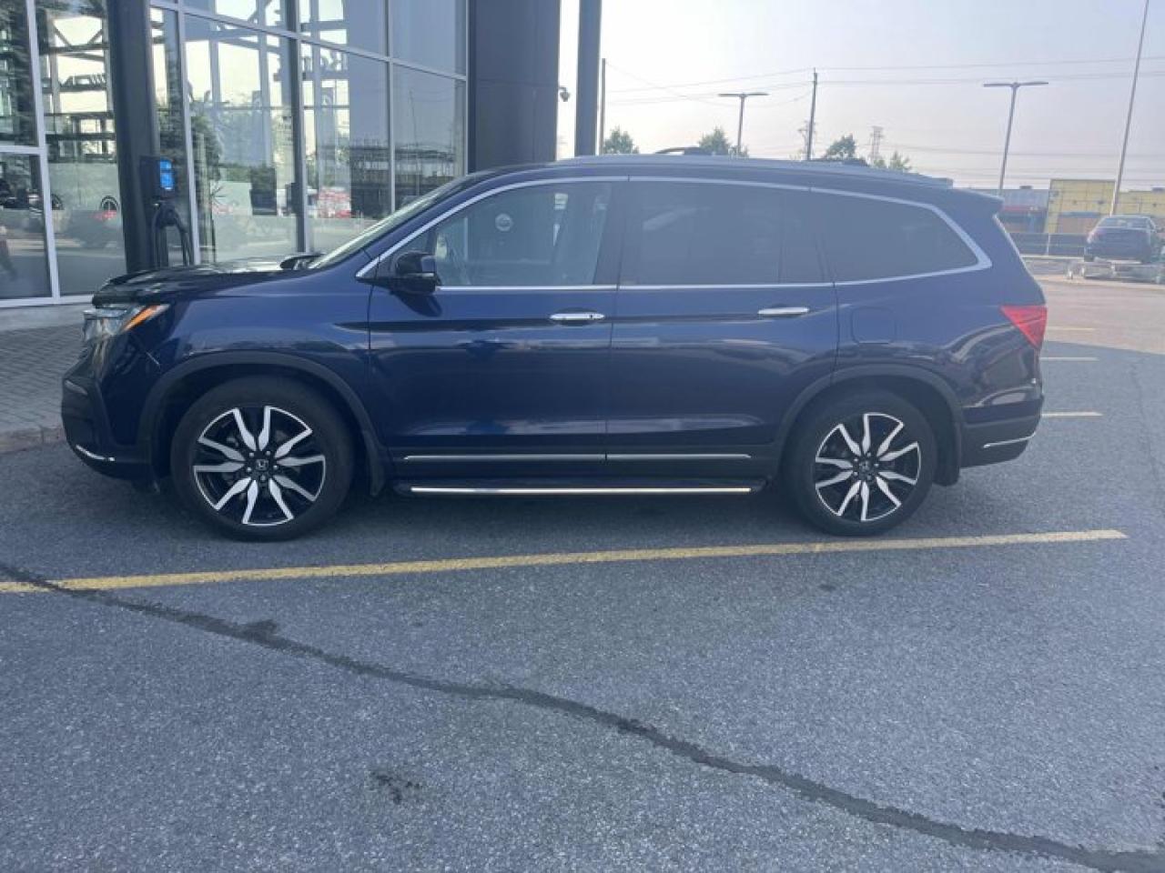 Used 2021 Honda Pilot Touring 7-Pass AWD | Leather | Sunroof | Nav | DVD | Adaptive Cruise | Heated Wheel & More ! for sale in Guelph, ON