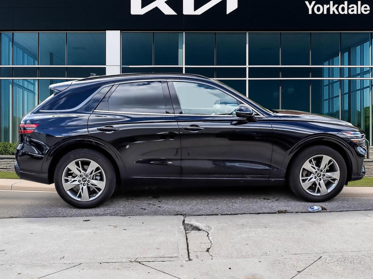 2022 Genesis GV70 2.5T Prestige Photo2