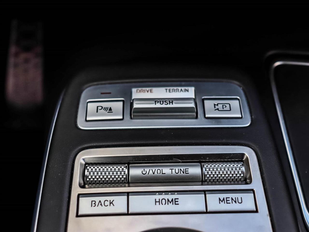 2022 Genesis GV70 2.5T Prestige Photo