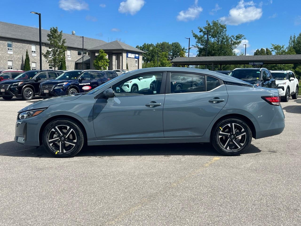 2025 Nissan Sentra SV CVT Photo4