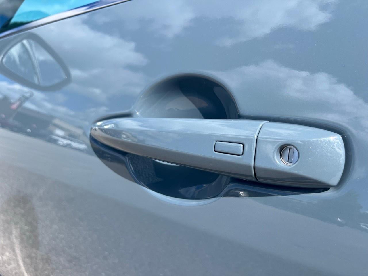 2025 Nissan Sentra SV CVT Photo3