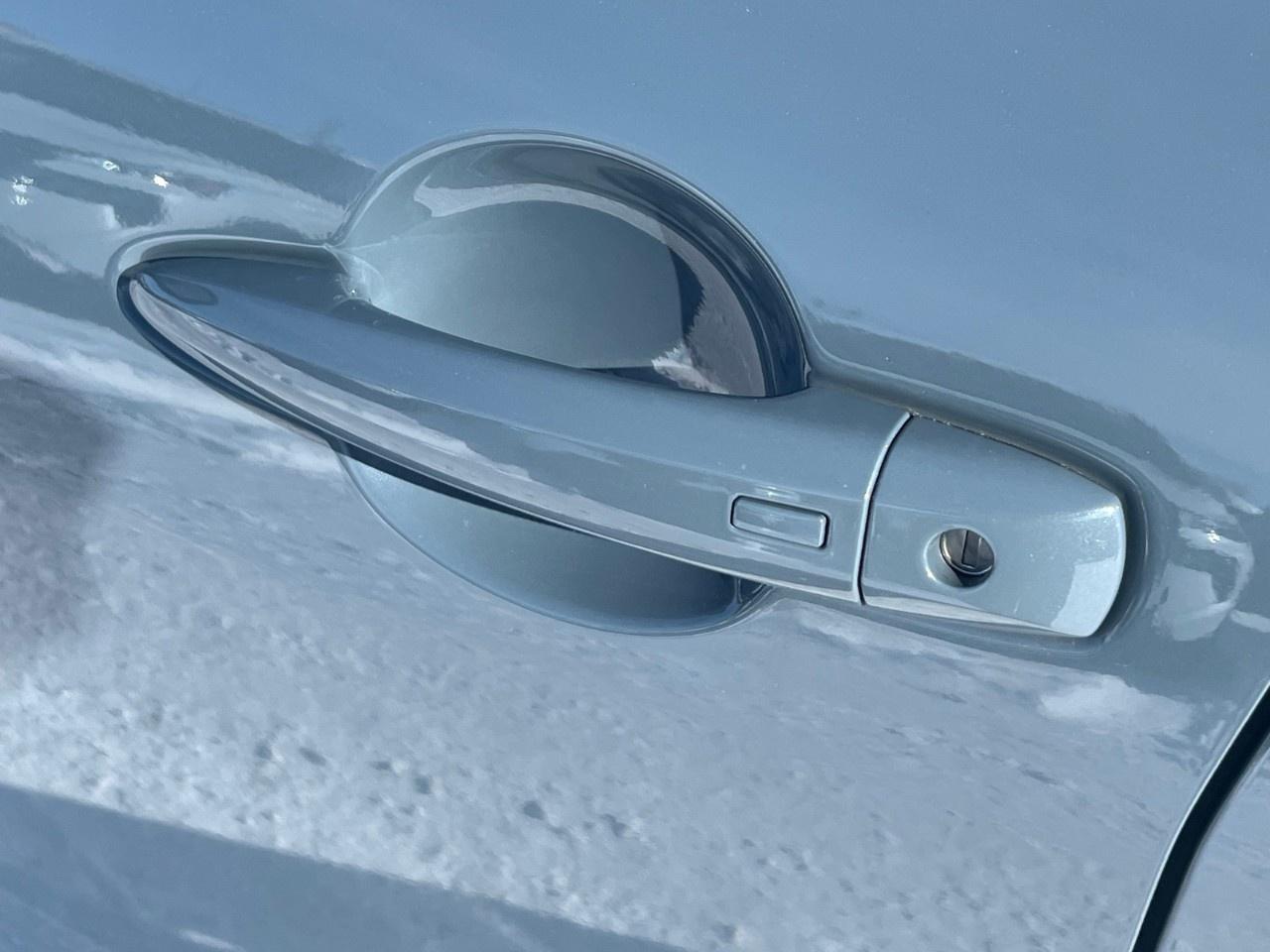 2025 Nissan Sentra SV CVT Photo3