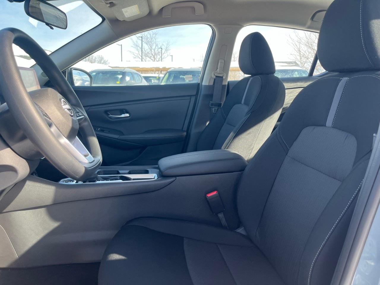 2025 Nissan Sentra SV CVT Photo