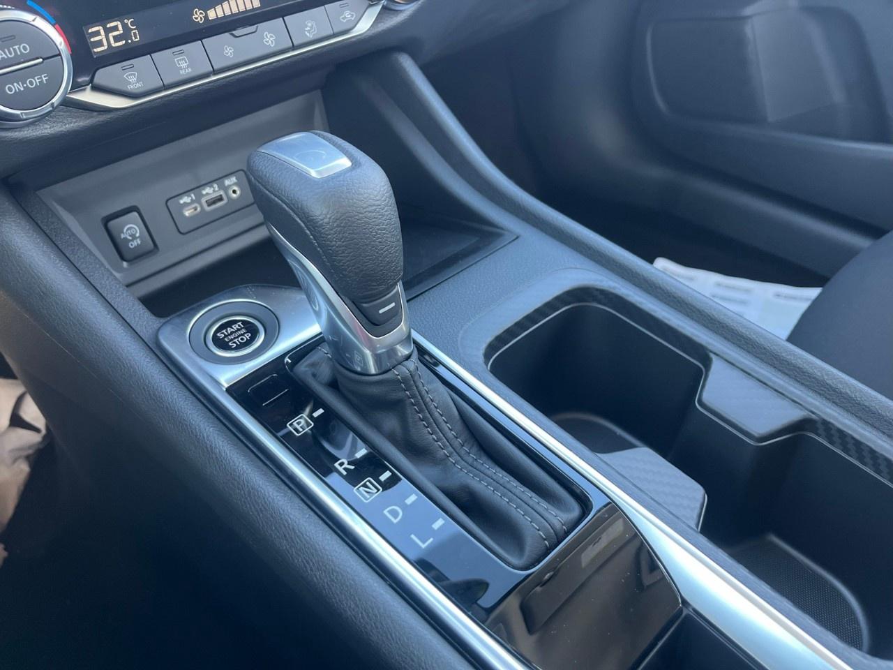 2025 Nissan Sentra SV CVT Photo