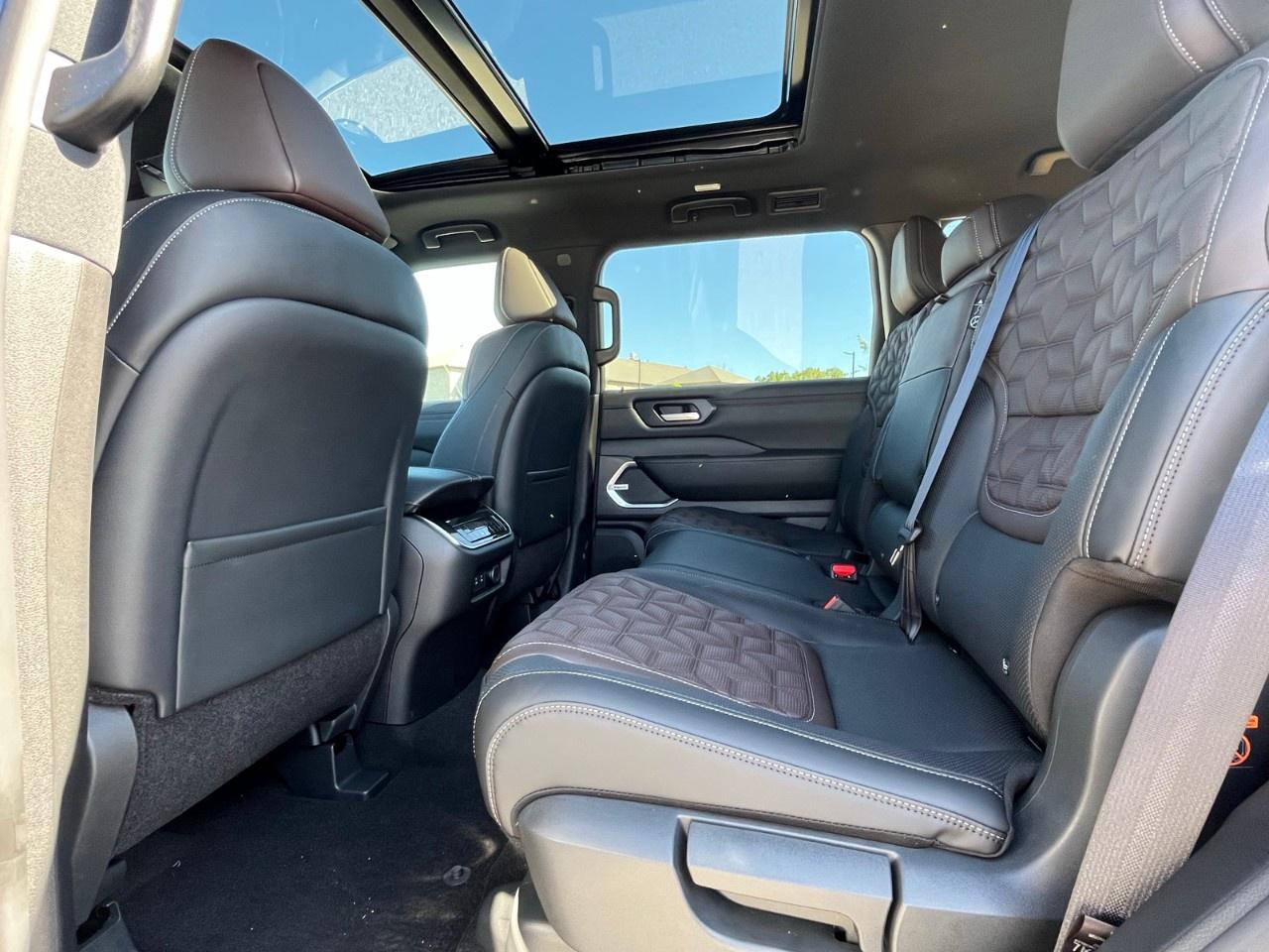 2026 Nissan Armada 4X4 PLATINUM Photo